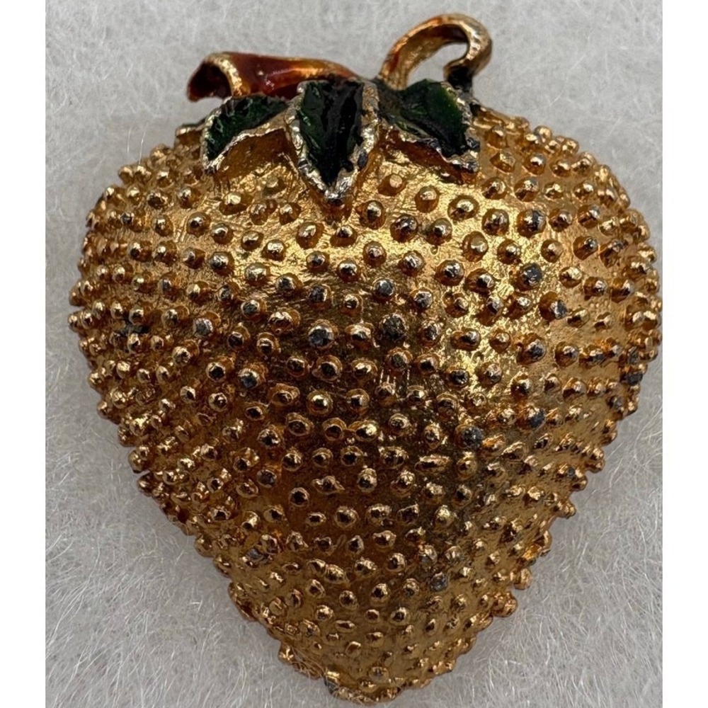 Vintage Gold Tone‎ Strawberry Brooch Textured Fruit Pin with Green Enamel Leaves